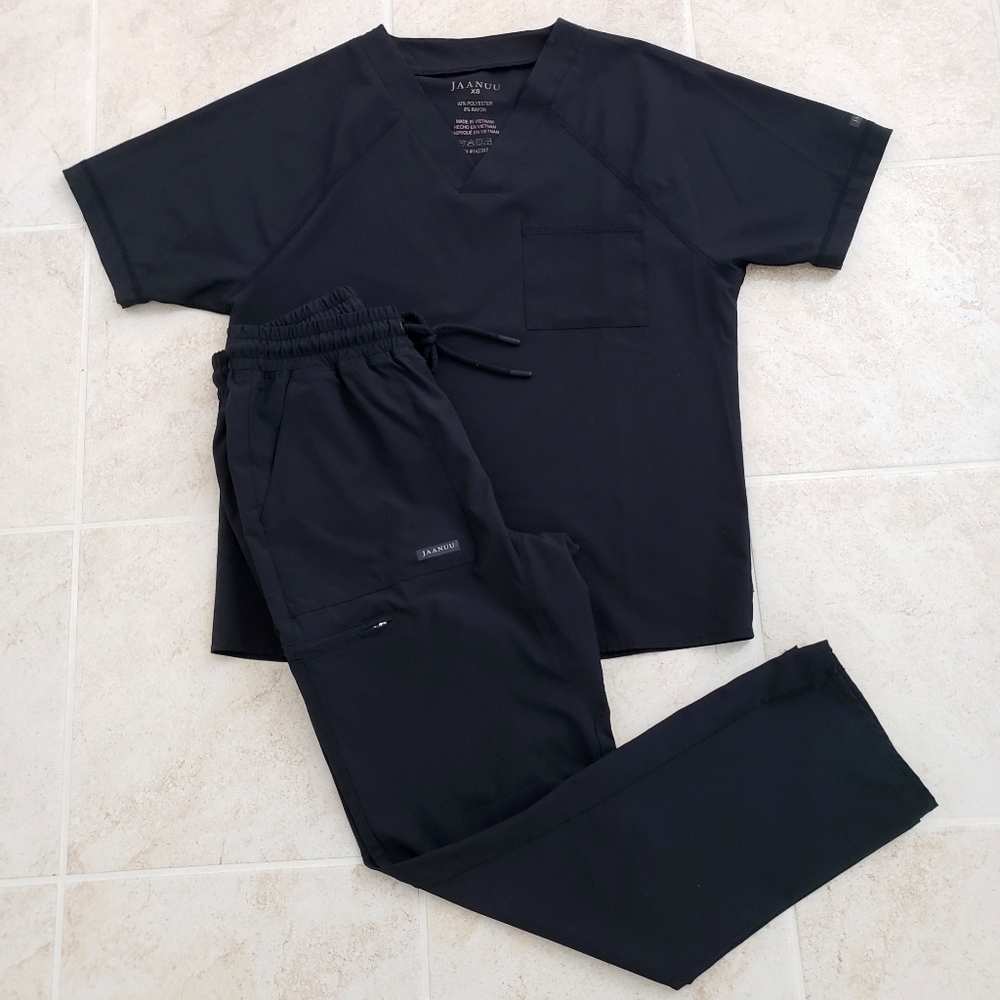 JAANUU 2-pc V-neck Top and Pants Scrub Set in Black sz XS